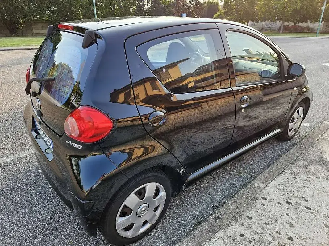 Usata Toyota Aygo Sol 68 CV (50 kW) 2009 Nero Utilitaria