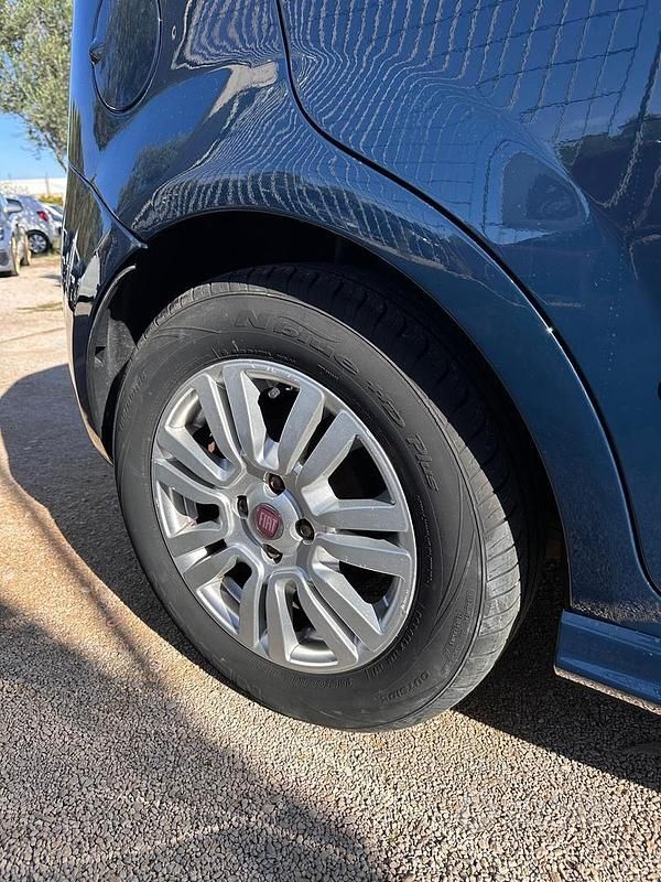 Usata Fiat Grande Punto 75 CV (55 kW) 2011 Blu Utilitaria
