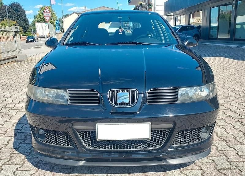 Usata Seat Leon CUPRA 209 CV (153 kW) 2003 Nero Utilitaria