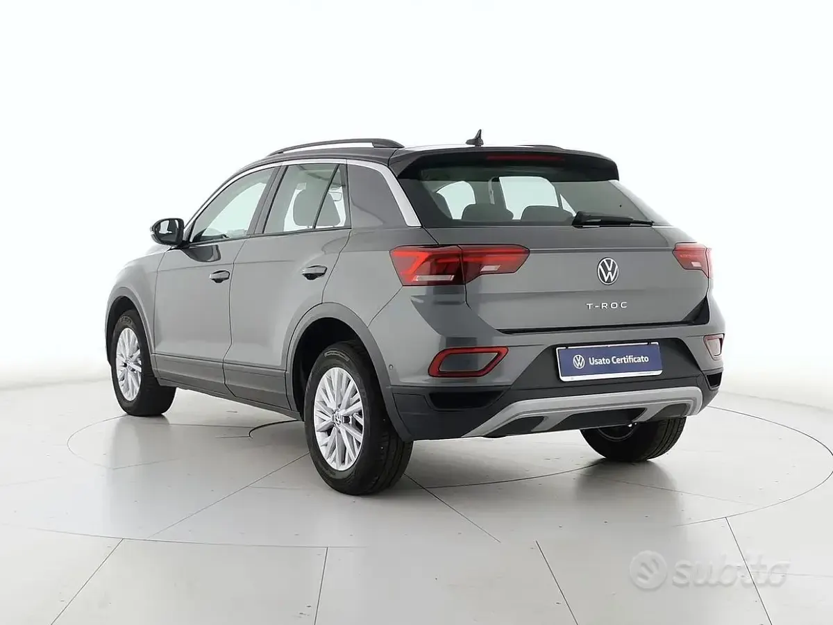 Usata VW T-Roc Life 150 CV (110 kW) 2024 Grigio SUV