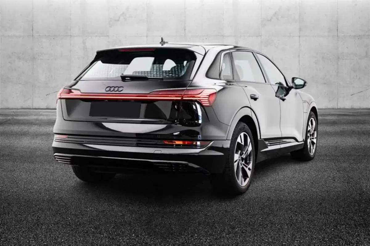 Usata Audi e-tron 158 kW (215 CV) 2022 Nero SUV