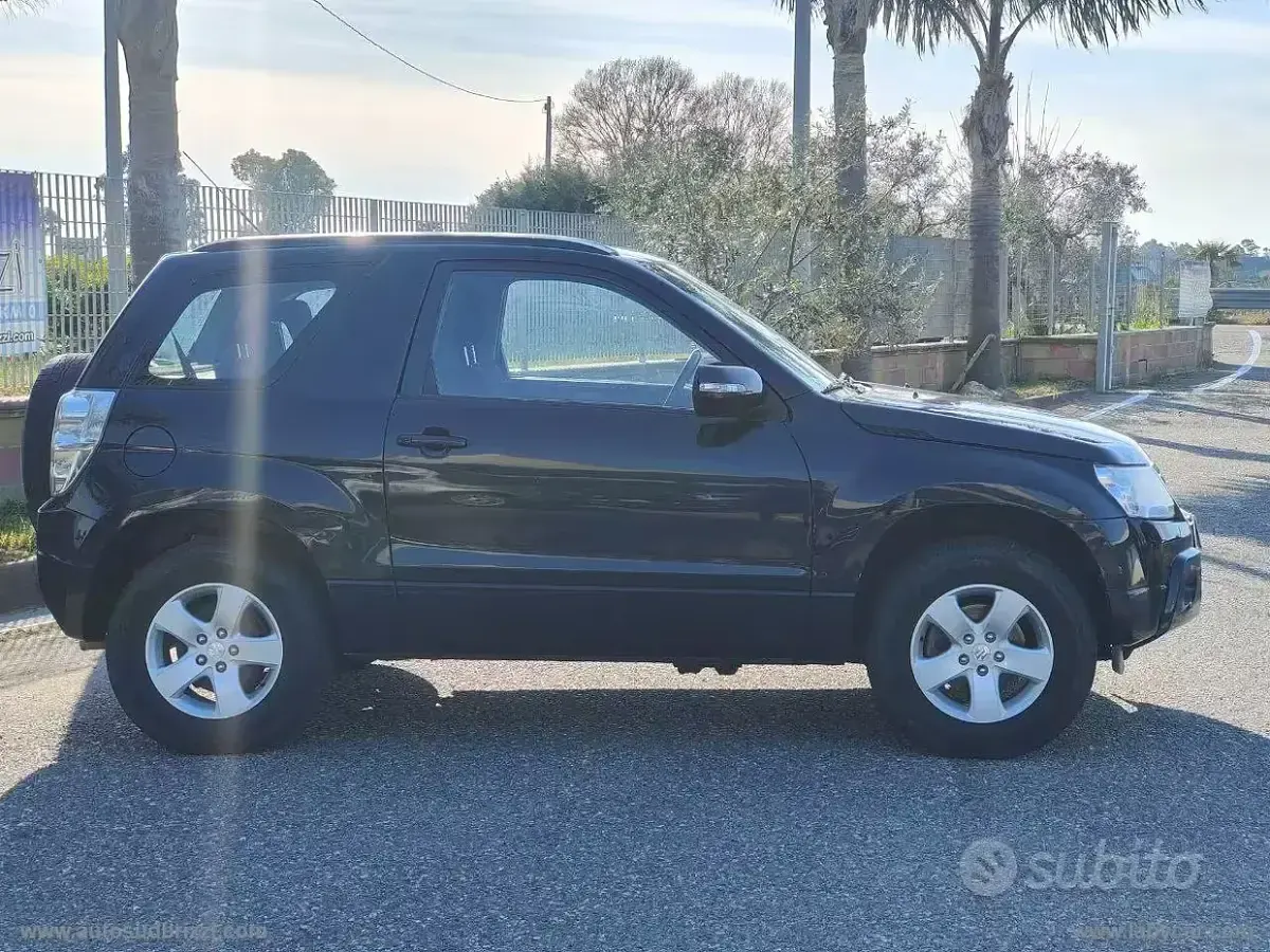 Usata Suzuki Grand Vitara 106 CV (77 kW) 2011 Nero SUV
