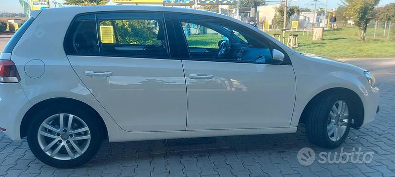 Usata VW Golf VI Highline 105 CV (77 kW) 2011 Bianco Utilitaria