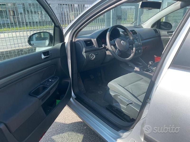 Usata VW Golf IV Trendline 105 CV (77 kW) 2004 Grigio Berlina