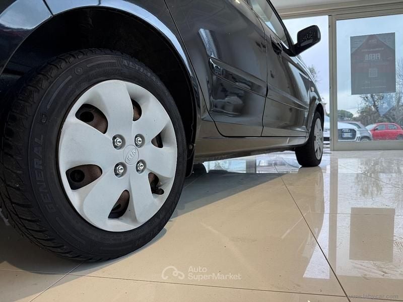 Usata Kia Picanto Light 64 CV (47 kW) 2005 Nero Utilitaria