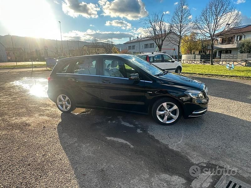 Usata Mercedes B200 Premium 2012 Nero Monovolume