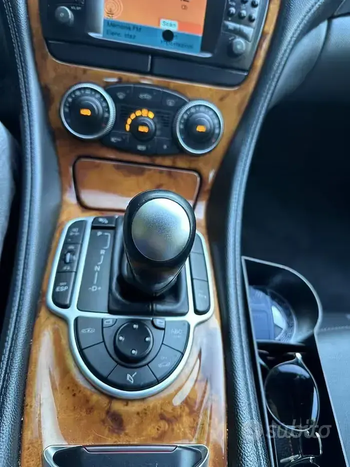 Usata Mercedes SL500 306 CV (225 kW) 2005 Grigio Cabrio