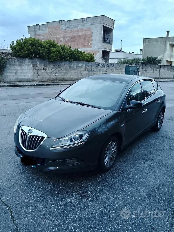 Usata Lancia Delta 120 CV (88 kW) 2009 Marrone Utilitaria