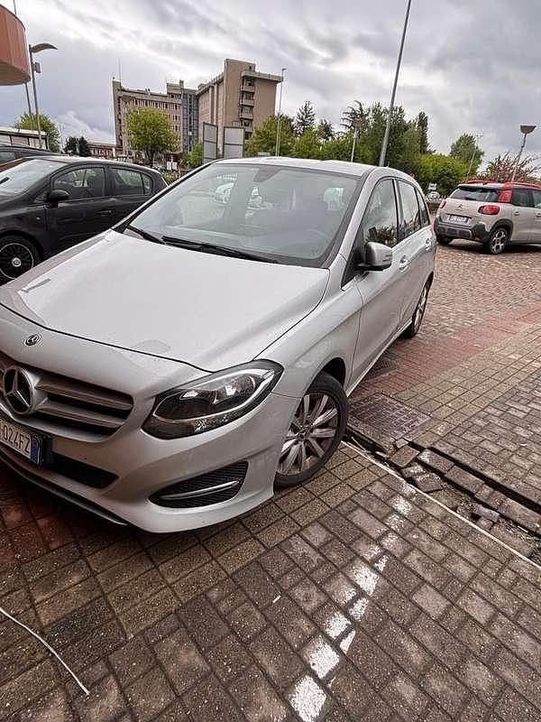 Käytetty Mercedes B180 109 HP (80 kW) 2018 Tila-auto