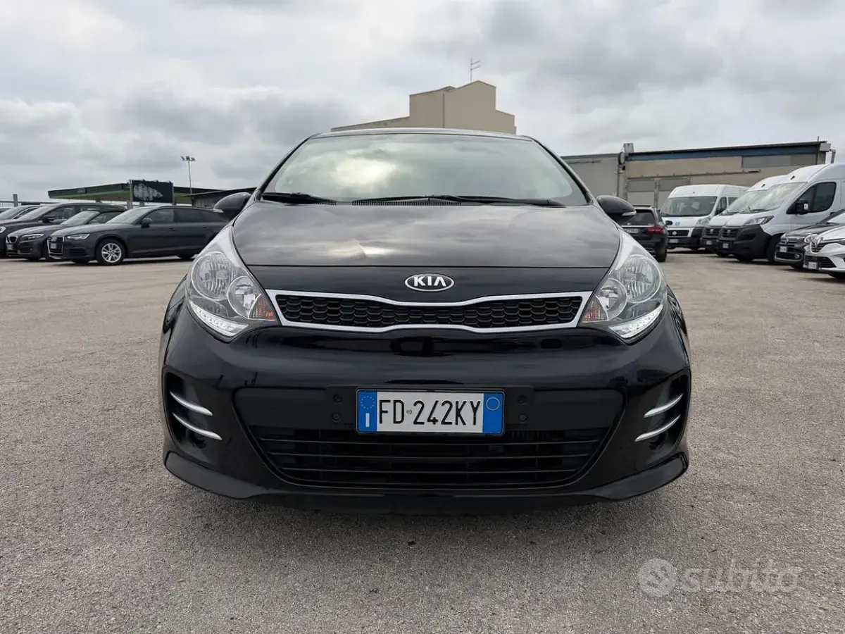 Usata Kia Rio 90 CV (66 kW) 2016 Nero Utilitaria