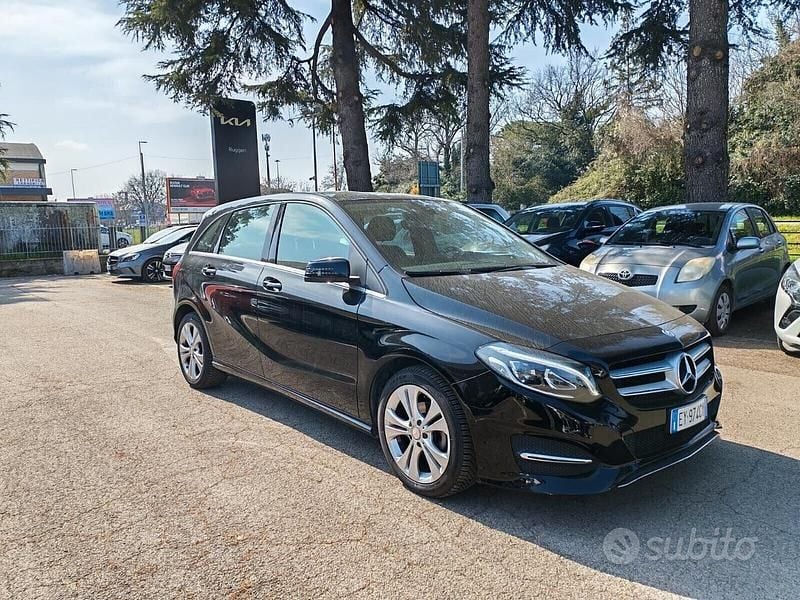 Usata Mercedes B180 Premium 109 CV (80 kW) 2015 Nero Monovolume