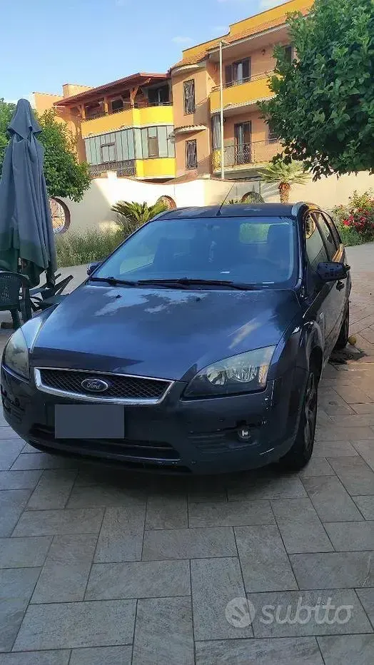 Usata Ford Focus 90 CV (66 kW) 2007 Grigio Station wagon