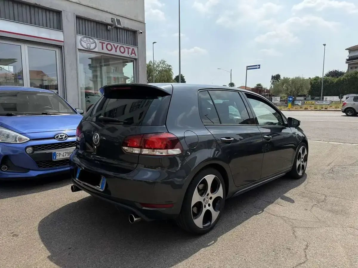 Usata VW Golf VI GTI 211 CV (155 kW) 2009 Grigio Utilitaria