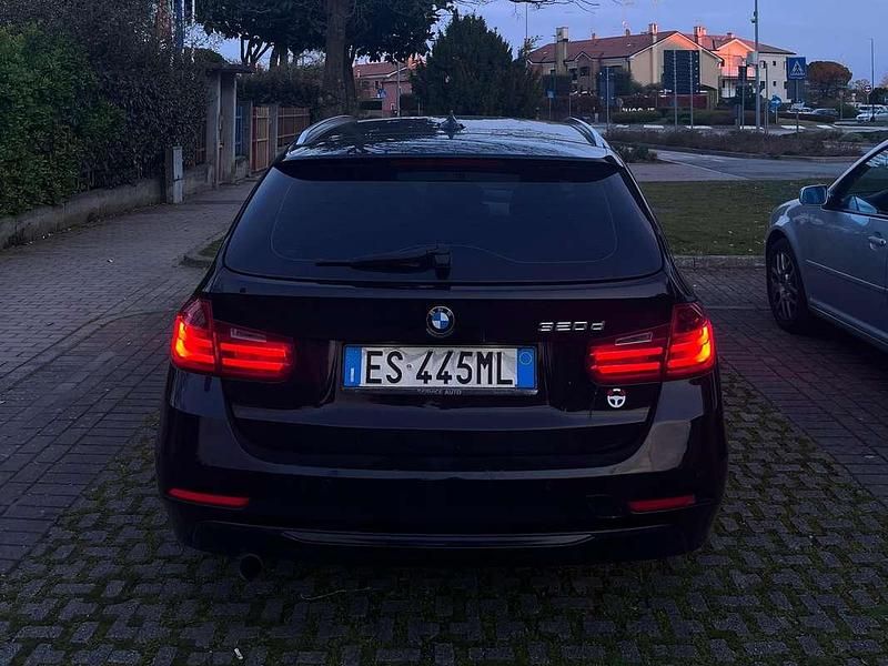 Usata BMW 320 Sport Line 184 CV (135 kW) 2013 Nero Station wagon