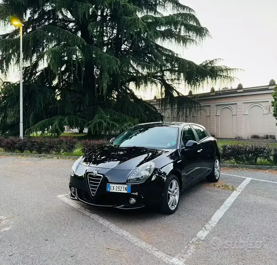 Usata Alfa Romeo Giulietta Progression 120 CV (88 kW) 2015 Marrone Utilitaria