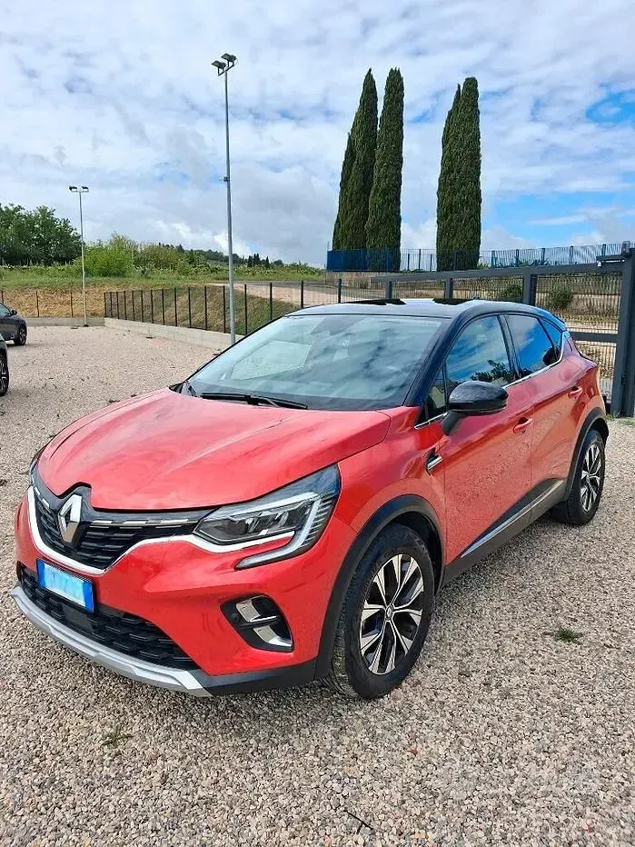 Usata Renault Captur Techno 140 CV (102 kW) 2023 Rosso SUV