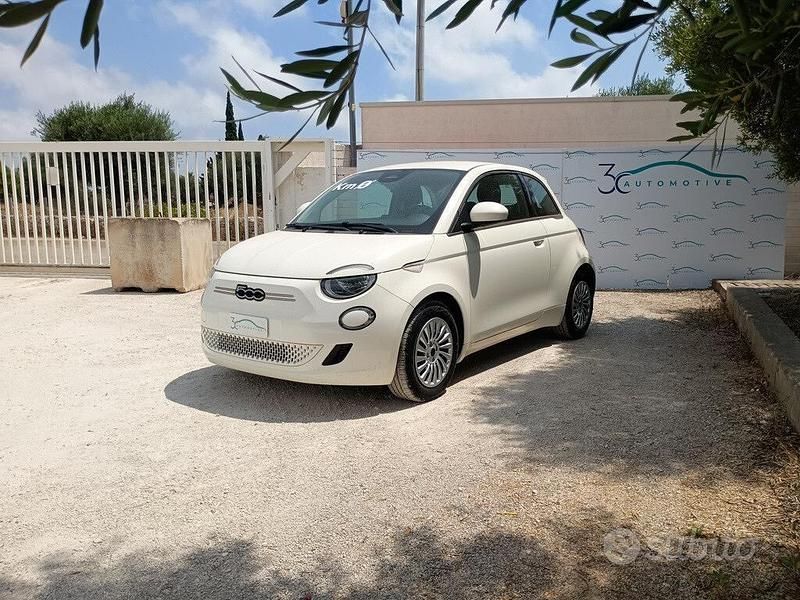 Usata Fiat 500e Action 69 kW (95 CV) 2023 Bianco Berlina