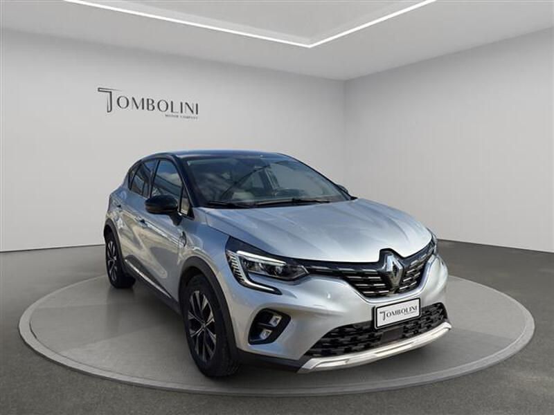 Usata Renault Captur Techno 100 CV (73 kW) 2023 Grigio chiaro SUV