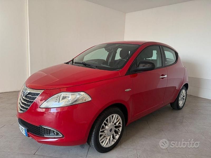 Usata Lancia Ypsilon Platinum 69 CV (50 kW) 2014 Rosso Utilitaria