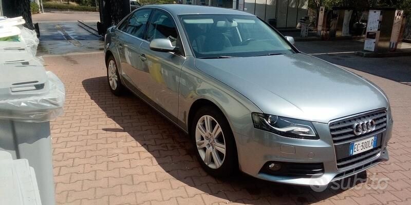 Grigio Usata 2010 Audi A4 Advanced Tre volumi | 8900 € (Buon prezzo) - Immagine 1/4