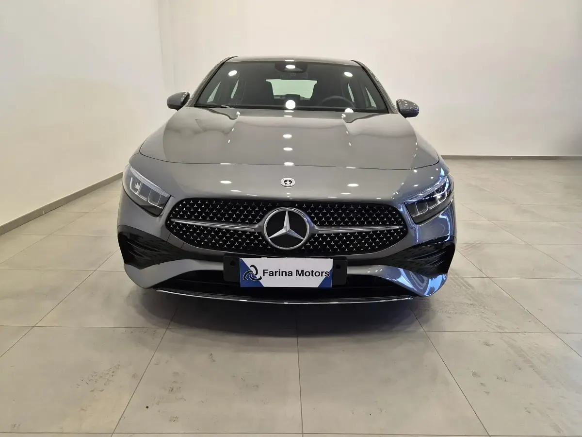 Käytetty Mercedes A200 Advanced Plus 163 HP (119 kW) 2025 Harmaa Sedan