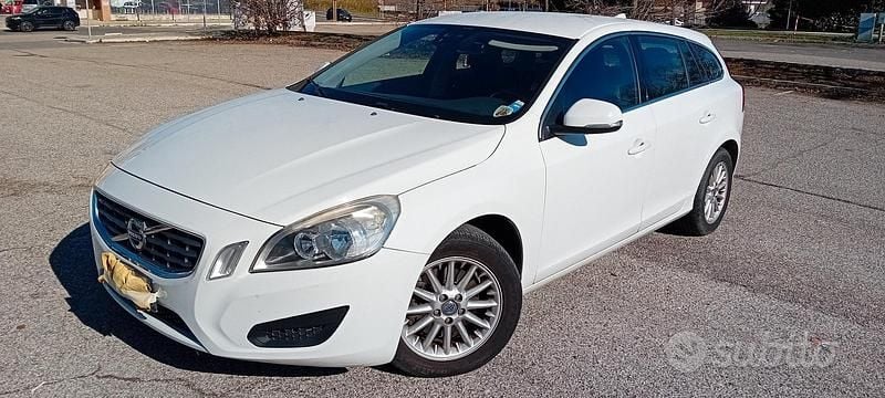 Usata Volvo V60 163 CV (119 kW) 2012 Bianco Station wagon