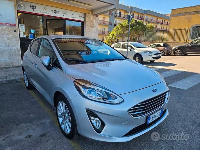 Usata Ford Fiesta Titanium 86 CV (63 kW) 2019 Grigio Utilitaria