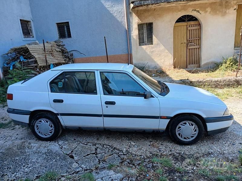 Bianco Usata 1994 Alfa Romeo 33 Tre volumi | 2800 € - Immagine 1/4