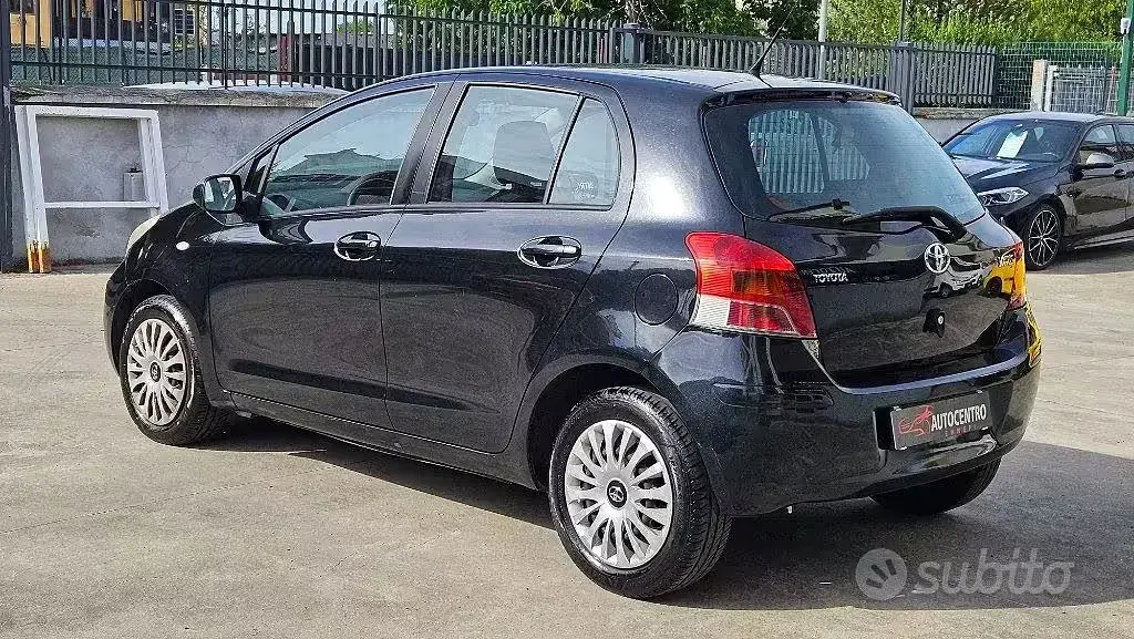 Usata Toyota Yaris Sol 69 CV (50 kW) 2009 Nero Utilitaria