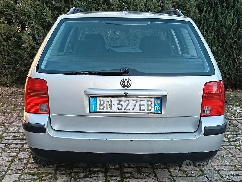 Usata VW Passat 125 CV (91 kW) 2000 Grigio Station wagon