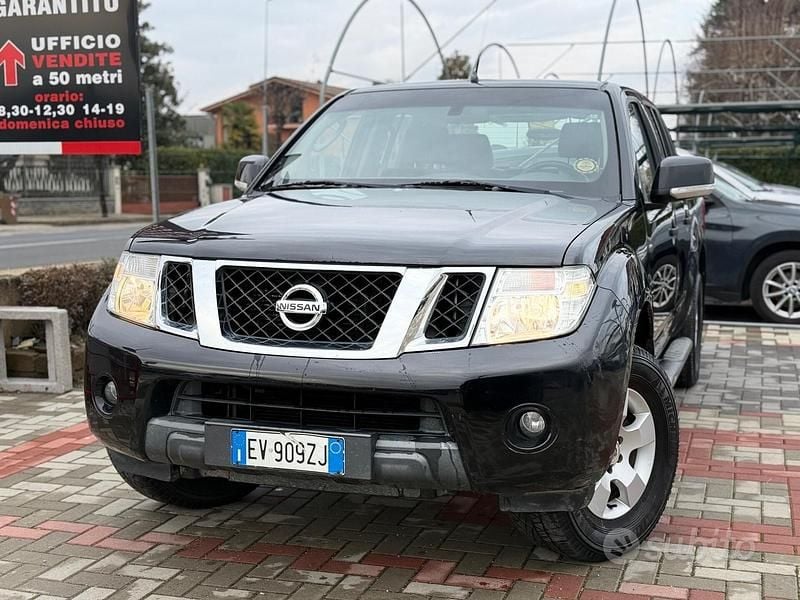 Usata Nissan Navara 190 CV (139 kW) 2014 Nero Pick-up