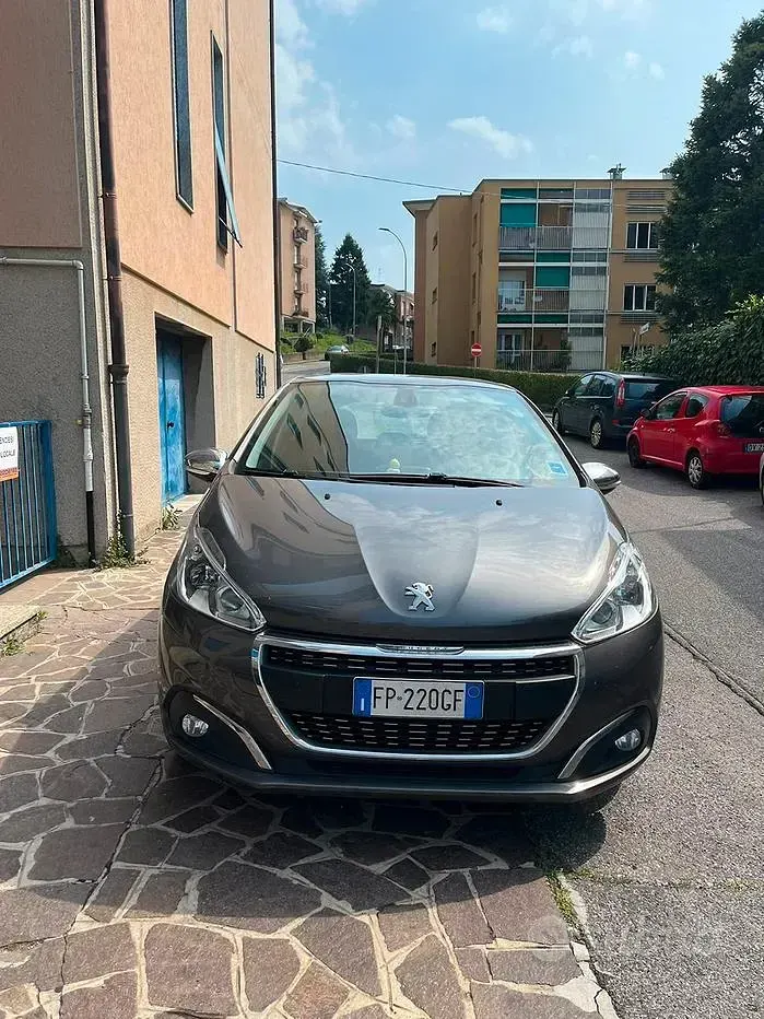 Usata Peugeot 208 Allure 82 CV (60 kW) 2018 Grigio Utilitaria