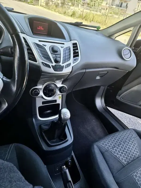 Usata Ford Fiesta Titanium 95 CV (69 kW) 2011 Berlina