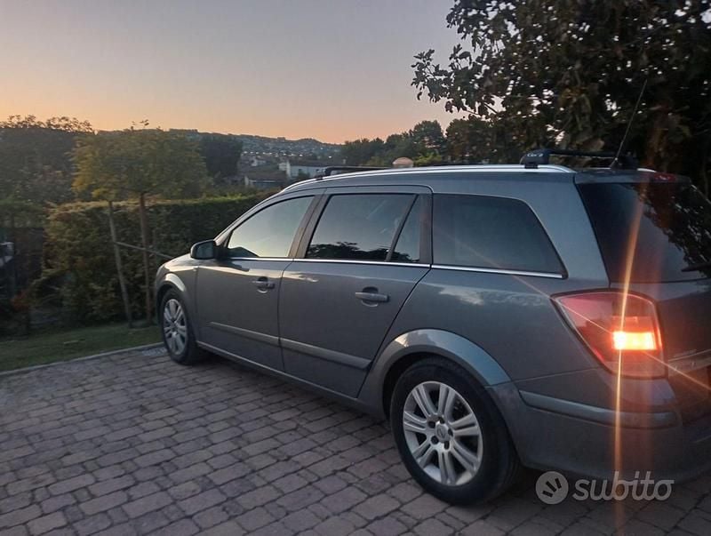 Usata Opel Astra 90 CV (66 kW) 2009 Grigio Station wagon