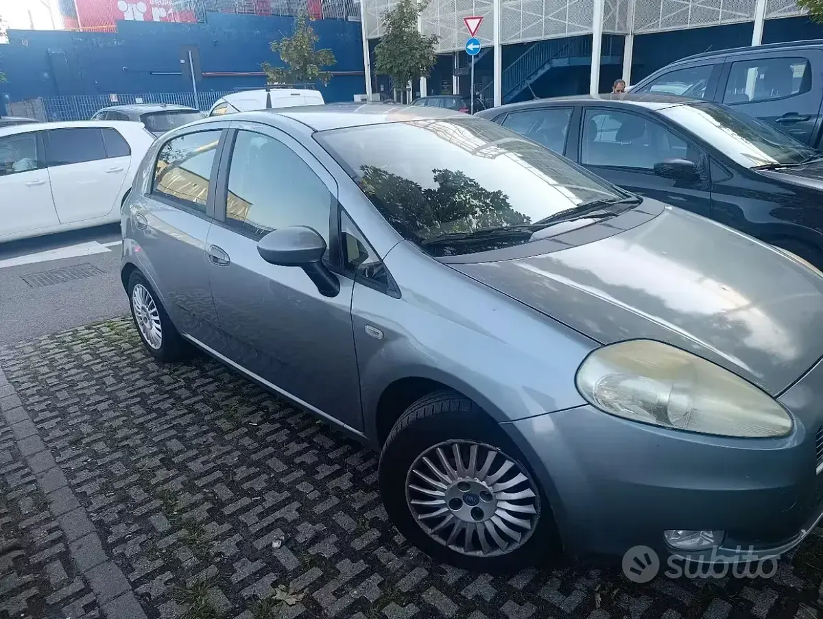 Usata Fiat Grande Punto 75 CV (55 kW) 2007 Grigio Utilitaria