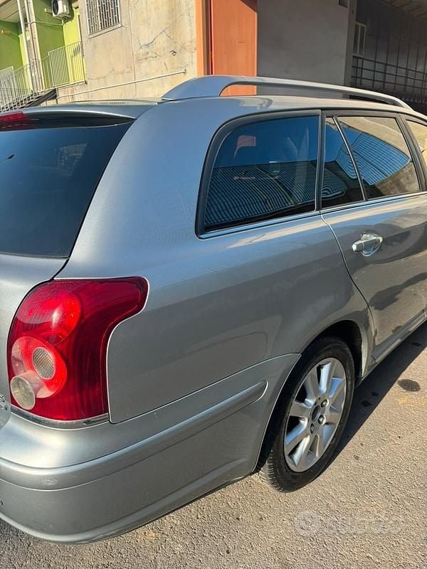 Usata Toyota Avensis 177 CV (130 kW) 2009 Grigio Station wagon