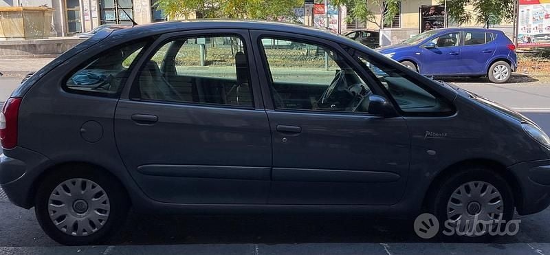 Usata Citroën Xsara Picasso 90 CV (66 kW) 2004 Grigio Monovolume