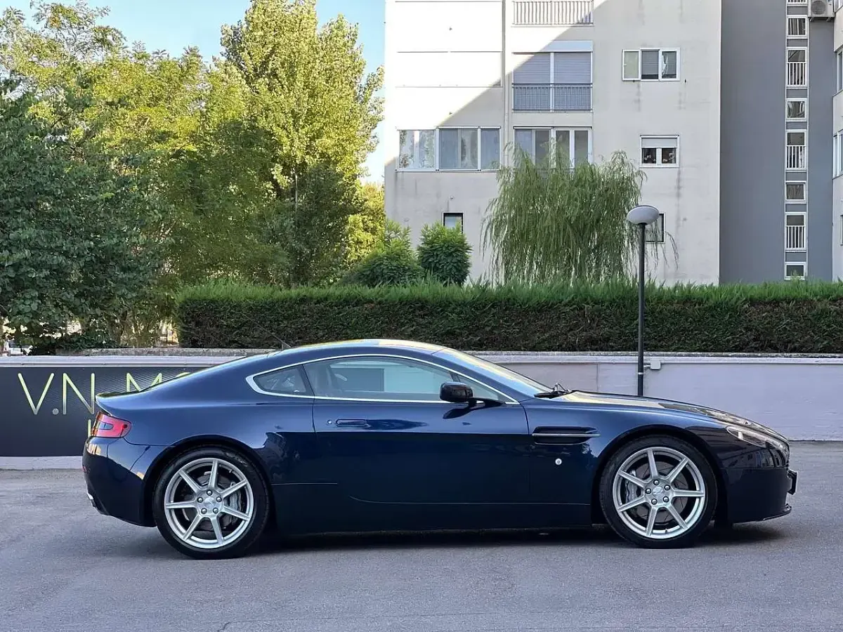 Usata Aston Martin Vantage 385 CV (283 kW) 2007 Midnight blue Coupé