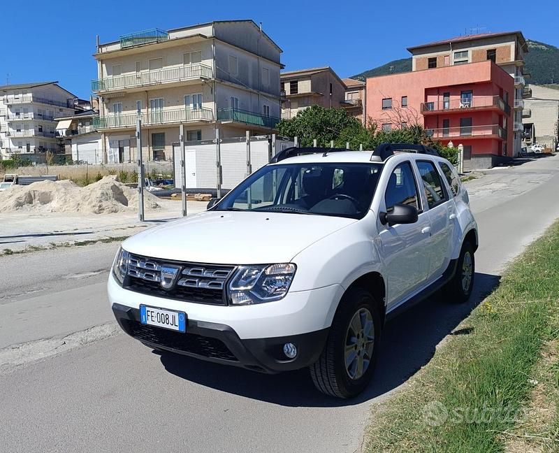 Usata Dacia Duster Lauréate 110 CV (80 kW) 2016 Bianco SUV