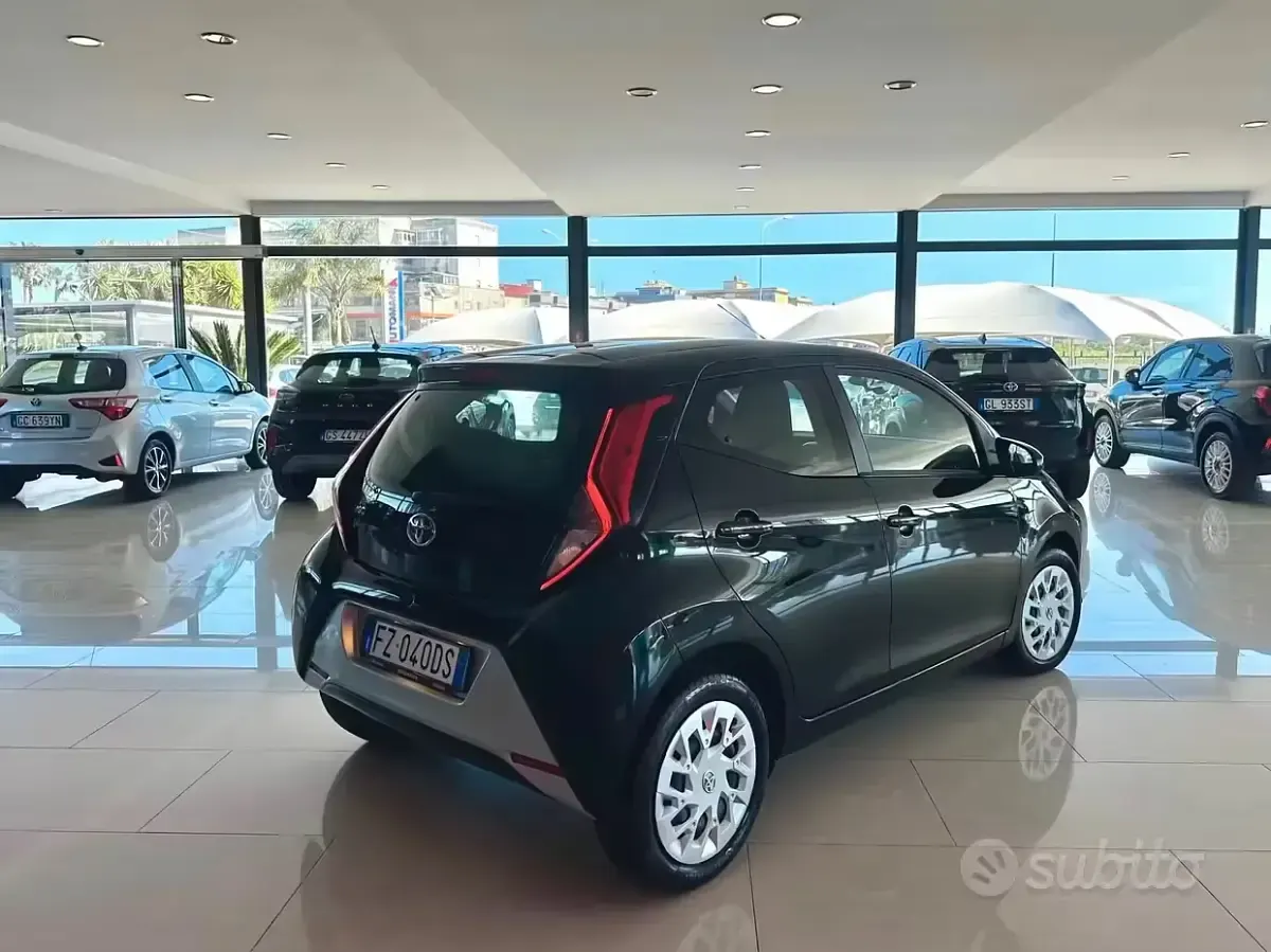 Usata Toyota Aygo Connect Style 72 CV (52 kW) 2019 Nero Utilitaria