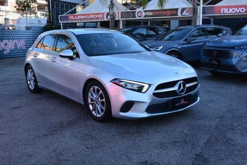 Usata Mercedes A180 116 CV (85 kW) 2021 Argento metallizzato Utilitaria