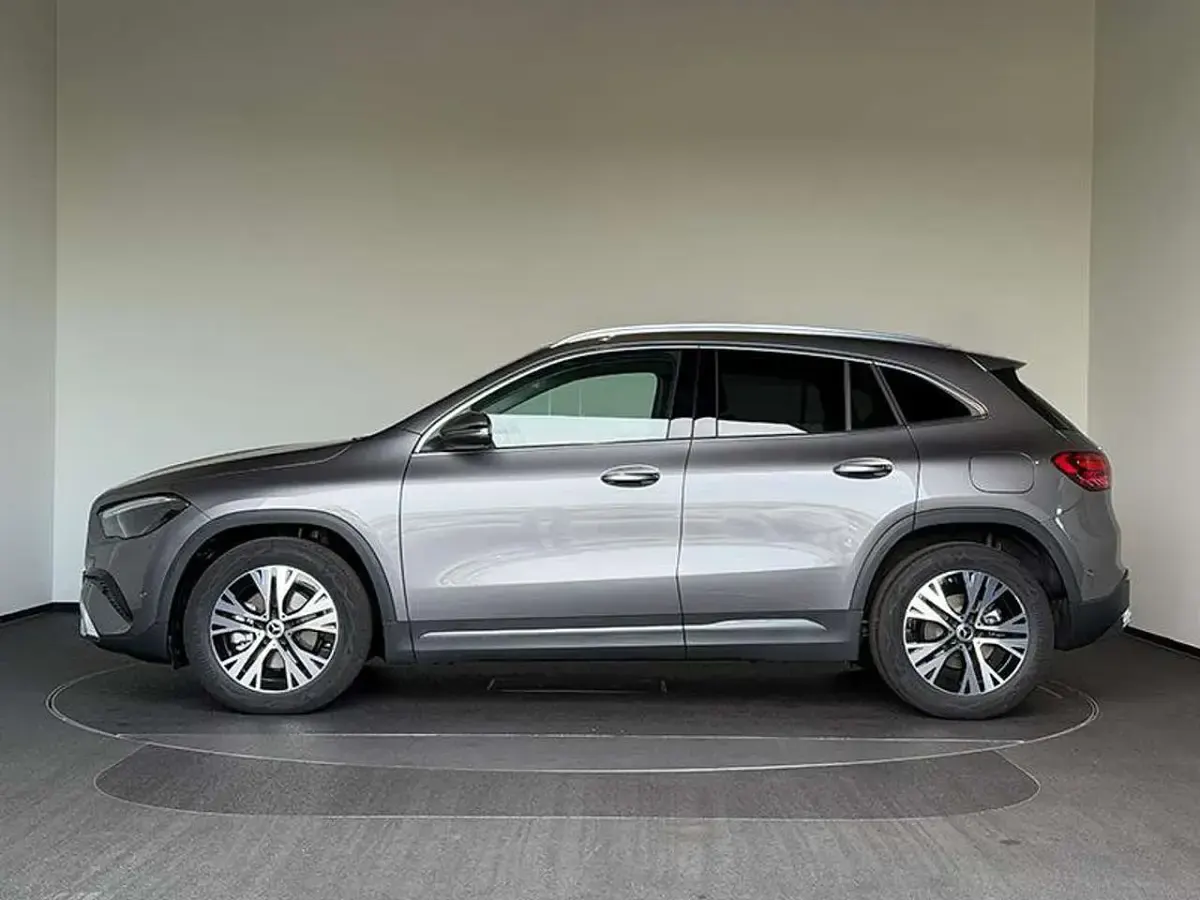 Nuova Mercedes GLA200 150 CV (110 kW) 2025 Grigio SUV