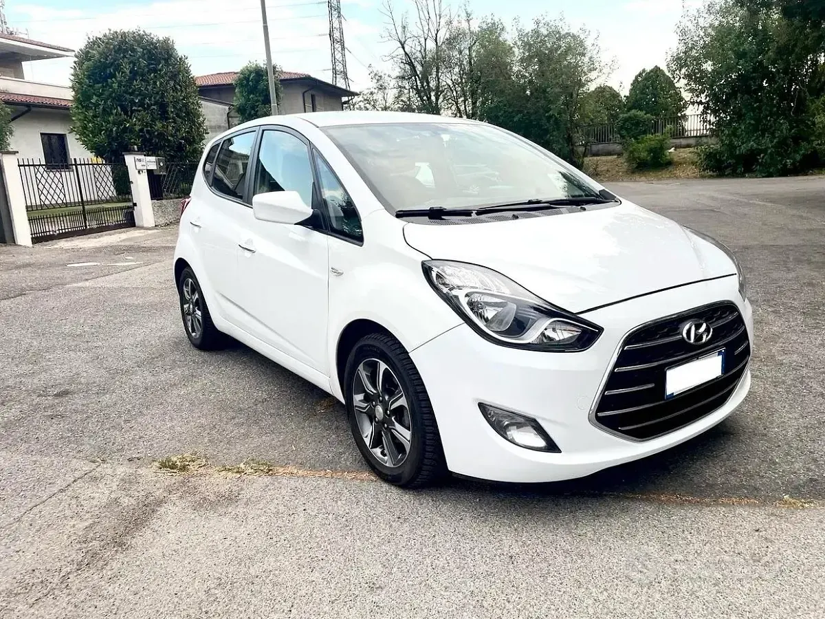 Usata Hyundai ix20 Xpossible 90 CV (66 kW) 2015 Bianco Utilitaria