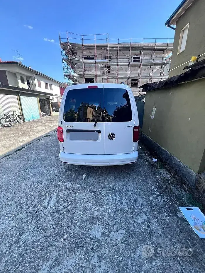 Usata VW Caddy Maxi 110 CV (80 kW) 2019 Bianco Monovolume