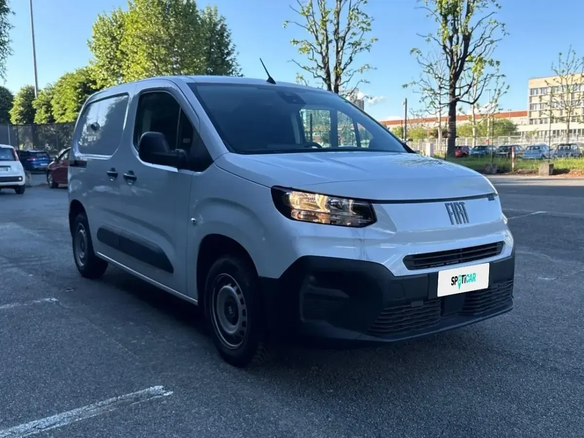 Usata Fiat Doblò 102 CV (75 kW) 2025 Bianco Monovolume