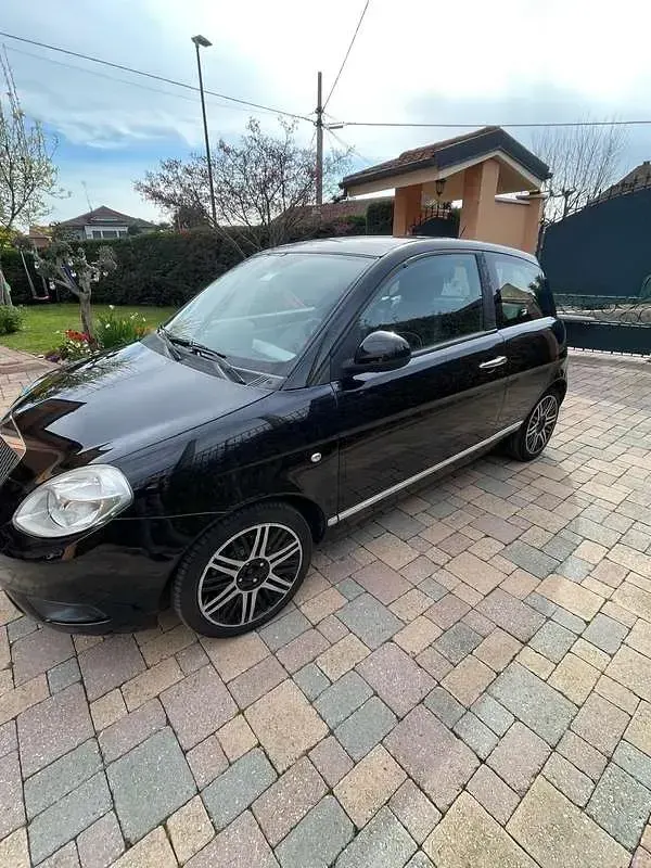 Usata Lancia Ypsilon 60 CV (44 kW) 2010 Utilitaria