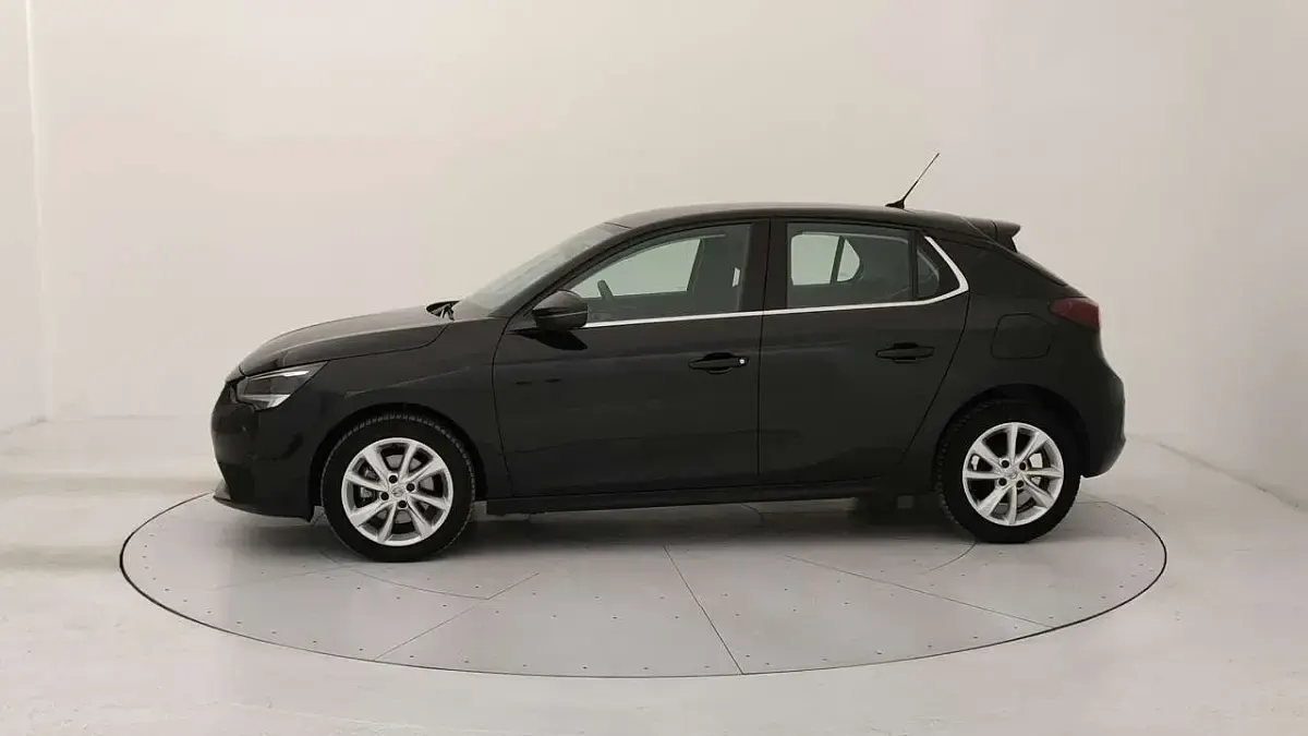 Usata Opel Corsa Elegance 101 CV (74 kW) 2023 Nero perla Utilitaria