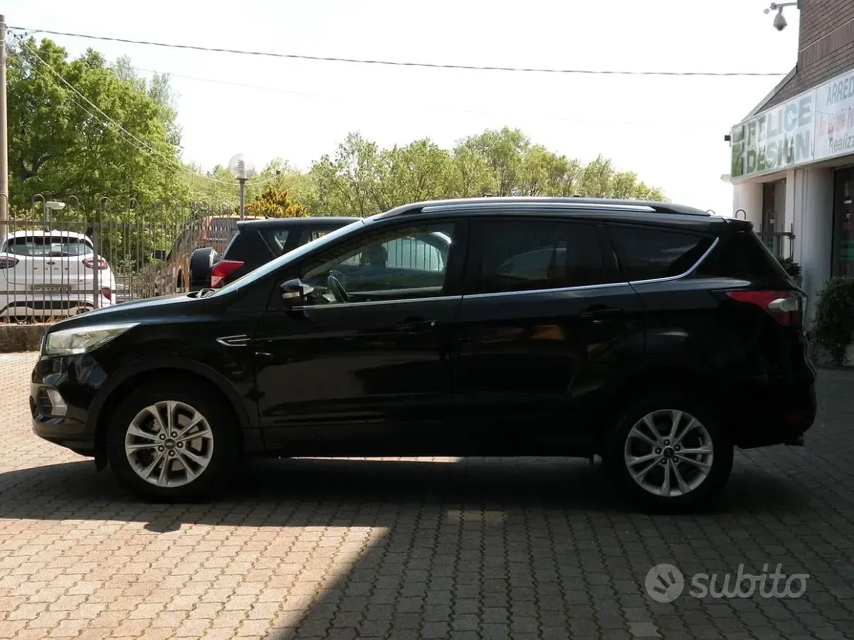 Usata Ford Kuga Titanium 150 CV (110 kW) 2018 Nero SUV
