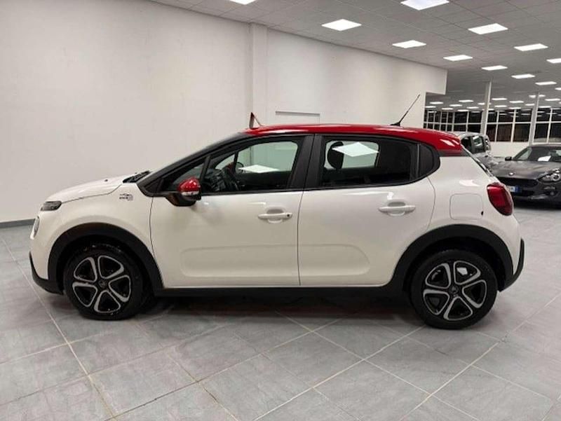 Usata Citroën C3 PureTech 110 CV (80 kW) 2022 Tetto rosso fondo bianco Utilitaria