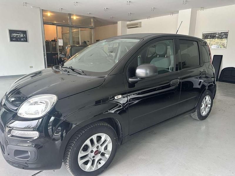 Usata Fiat Panda Lounge 69 CV (50 kW) 2018 Nero met Utilitaria